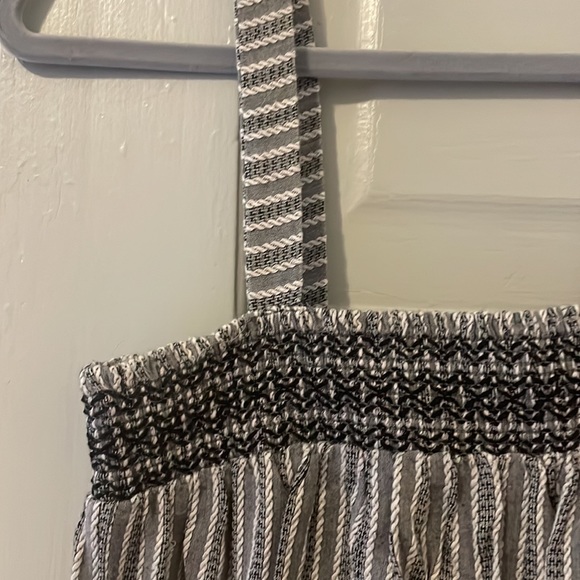 Universal Threads Romper - Picture 3 of 5